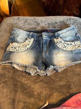 No boundaries shorts size 13